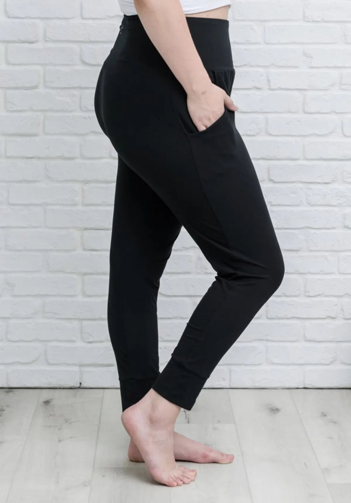 AA BLACK FULL LEGGINGS W/POCKETS