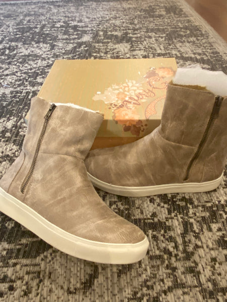 Very G Gypsy Cream Plusher Booties