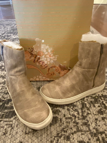 Very G Gypsy Cream Plusher Booties