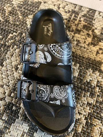 Very G gypsy jazz Mamma Mia black white paisley slip on sandal